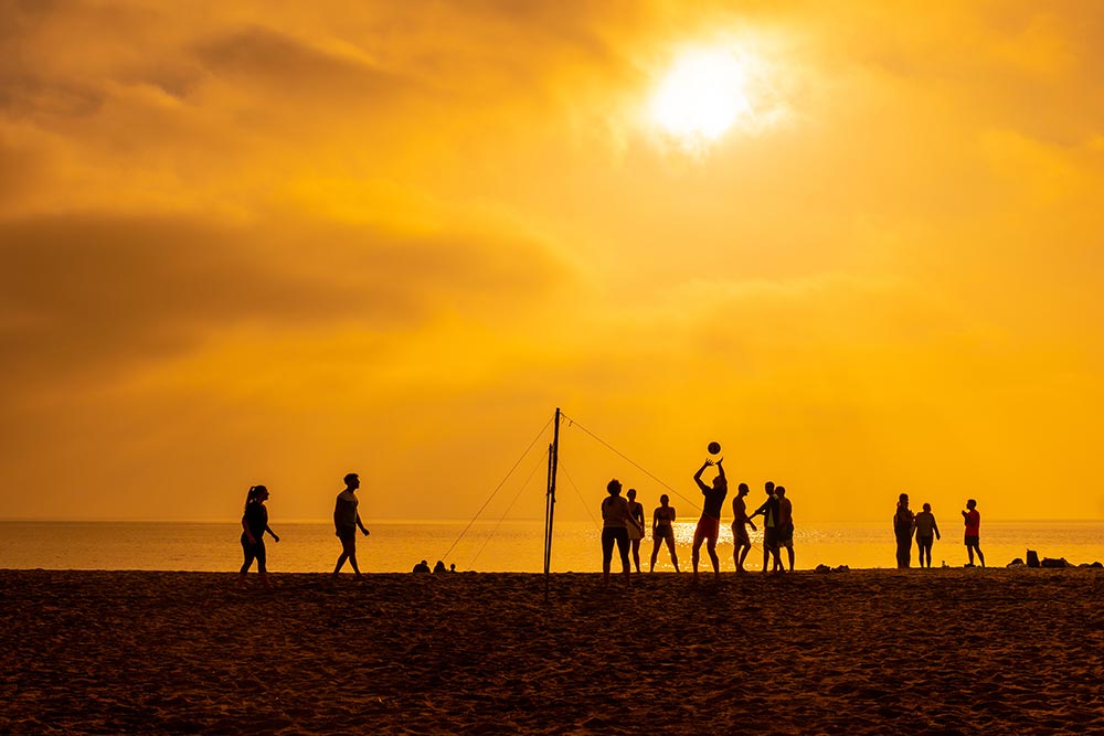 some-young-people-playing-volleyball-on-the-beach-2024-12-09-22-28-01-utc.jpg