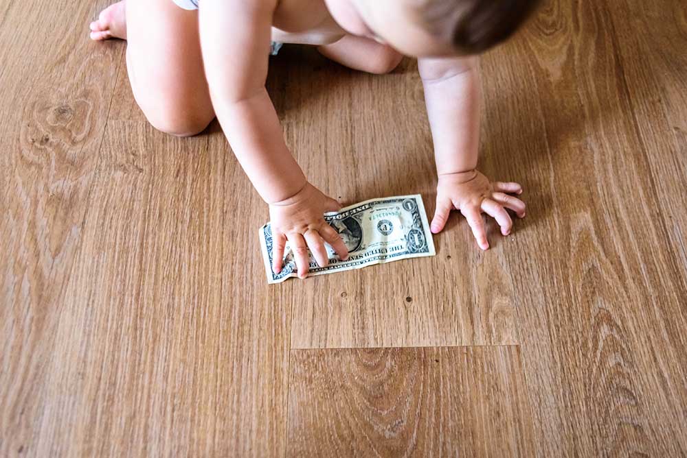 baby-crawling-on-the-floor-in-search-of-money-and-2024-10-19-22-18-56-utc.jpg