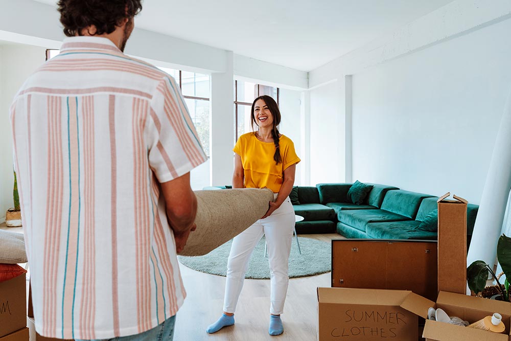 happy-young-couple-relocating-in-a-new-apartment-2025-03-14-23-57-26-utc.jpg