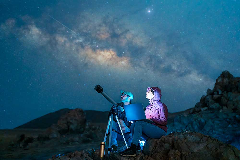 couple-sitting-in-the-desert-watching-the-stars-an-2024-12-13-00-49-23-utc.jpg