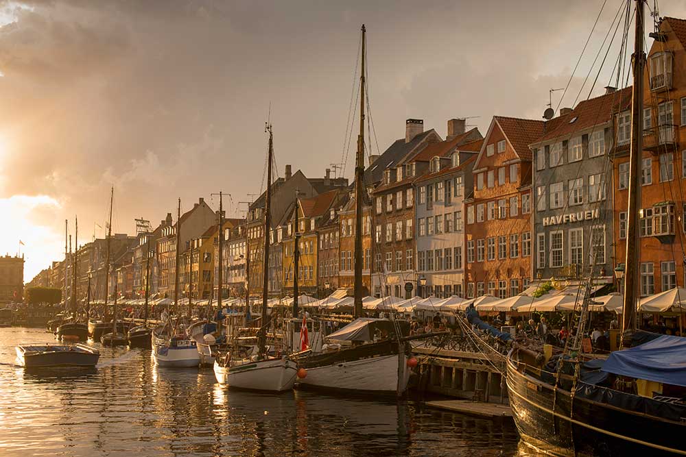 sunset-over-new-harbor-copenhagen-zealand-denma-2024-06-05-04-00-49-utc.jpg