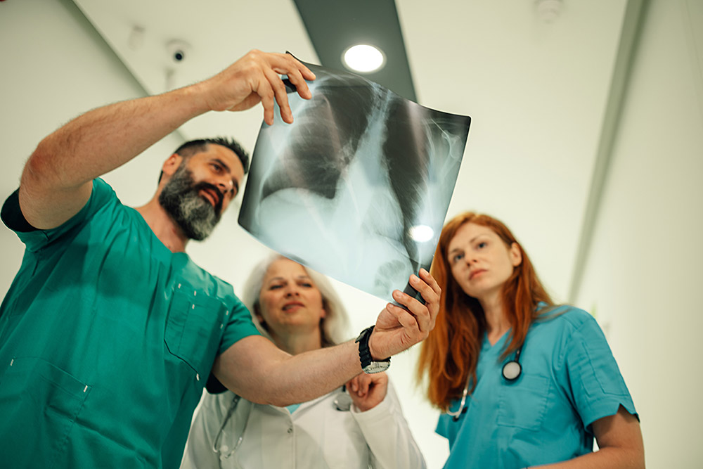 healthcare-professionals-examining-a-patient-s-x-r-2025-04-03-21-01-00-utc.jpg