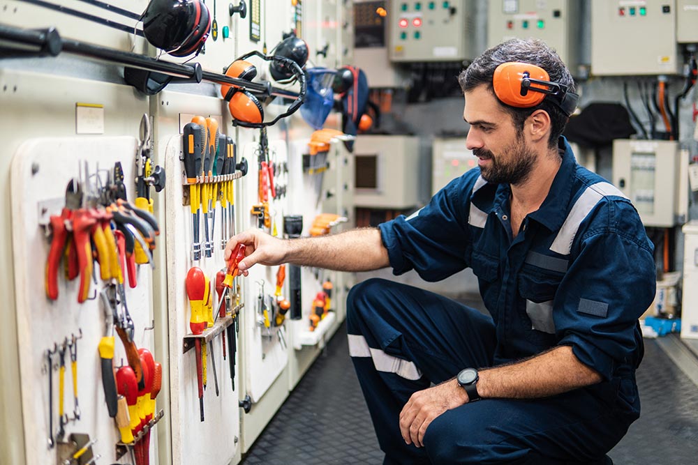 marine-engineer-officer-working-in-engine-room-2026-01-08-02-42-12-utc.jpg