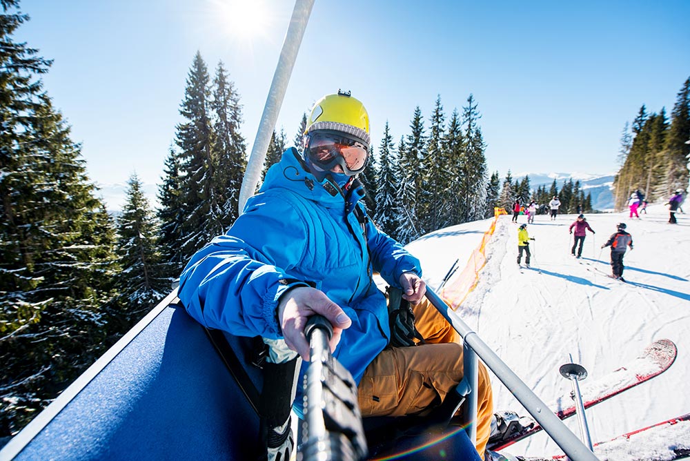male-skier-using-selfie-stick-taking-photos-while-2026-01-07-01-01-08-utc.jpg