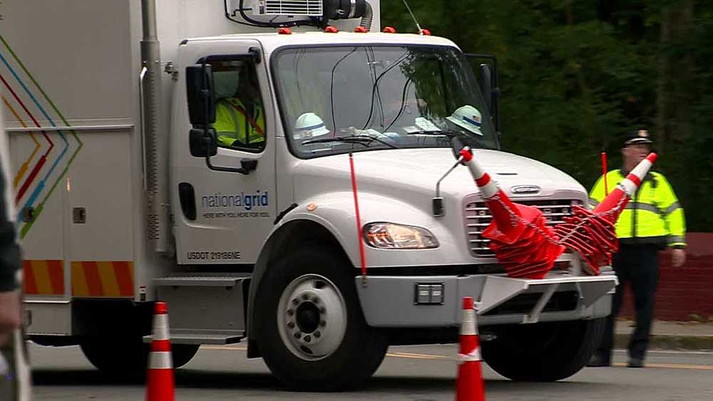 national-grid-truck-arrives-in-w.jpg