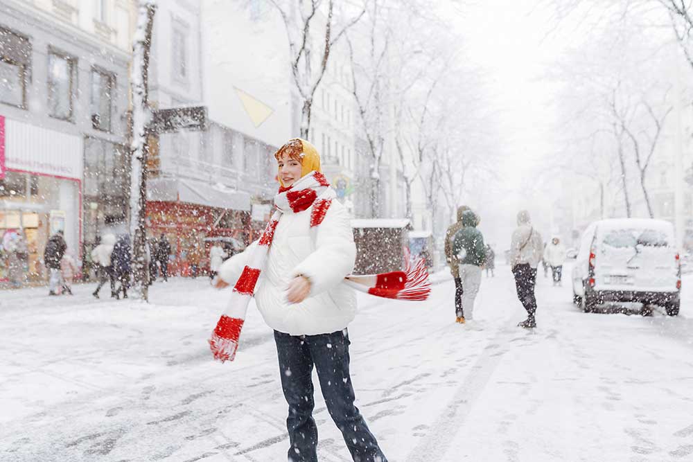 positive-portrait-teenage-girl-in-snowfall-citysca-2023-12-05-22-40-30-utc.jpg